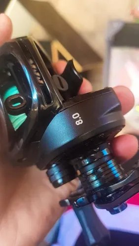 Vendo vara de pescar Hammer 30 60 tamanho 2.13. E carretilha Black Tamba