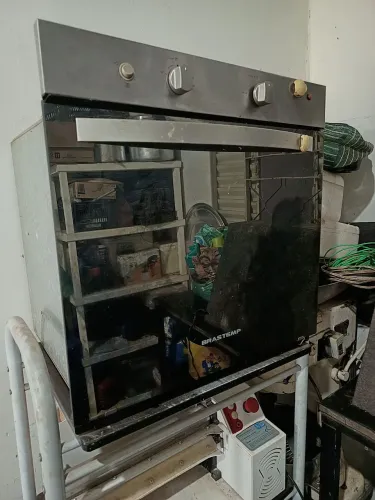 Vende-se batedeira industrial 20ltrs, forno de embutir a gás, cilindro eletrico 