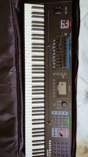 Teclado Kurzweil K2700
