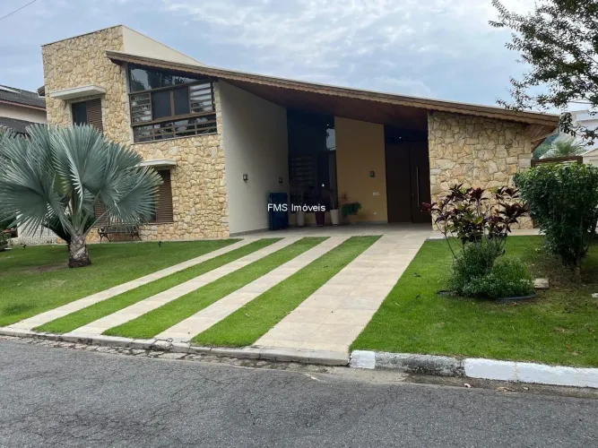 Casa em Condomínio de Alto Padrão em Estância Guararema, Guararema-SP: 3 quartos, 3 suites