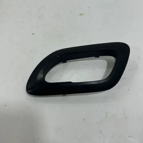 Moldura Maçaneta Traseira Esquerda Peugeot 308 2013 A 2016 Preto Traseira