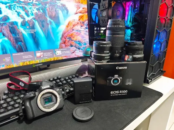 Camera Canon EOS R100
