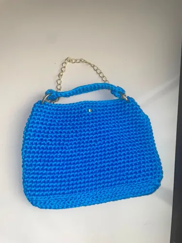Bolsa de Crochê Sofisticada Azul Royal - Alça de Corrente Dourada e Crochê - Dupla Função