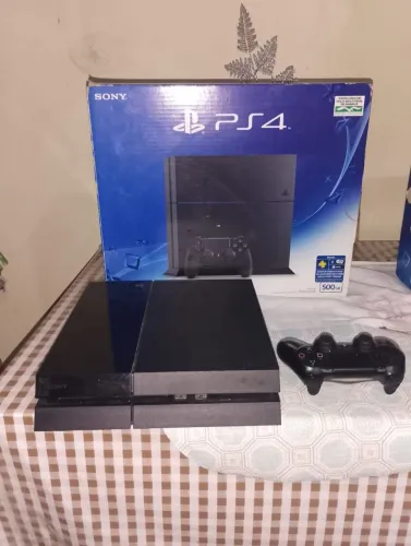 PS4 na caixa original liga e desliga