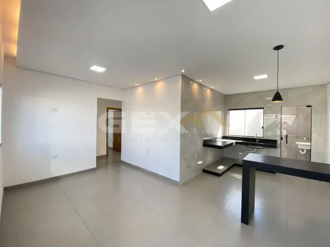 Casa à Venda com 03 Quartos no Bairro São Roque em Divinópolis MG.