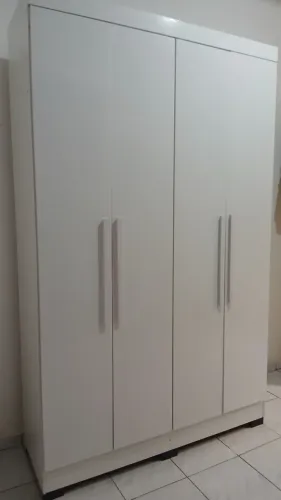 Guarda roupa de 4 portas/com pé