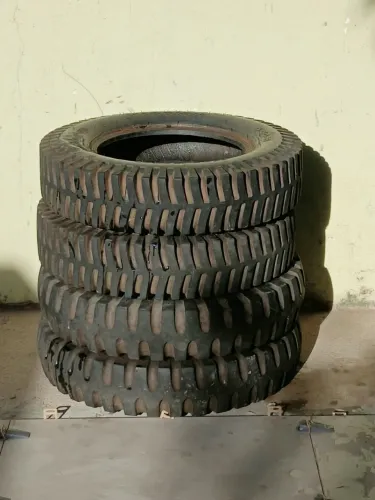 Pneus semi novo