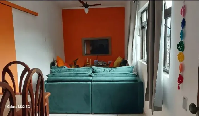 Apartamento com 02 dormitórios no Bairro Embaré em Santos /SP