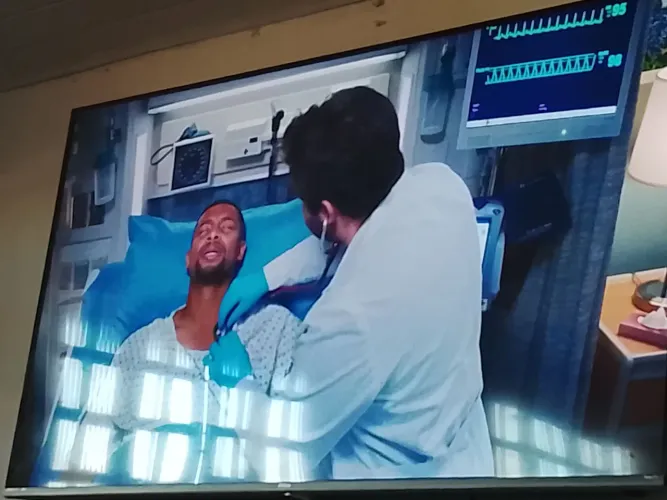Televisão nova na garantia, 1 mês só de uso pra retirar hoje