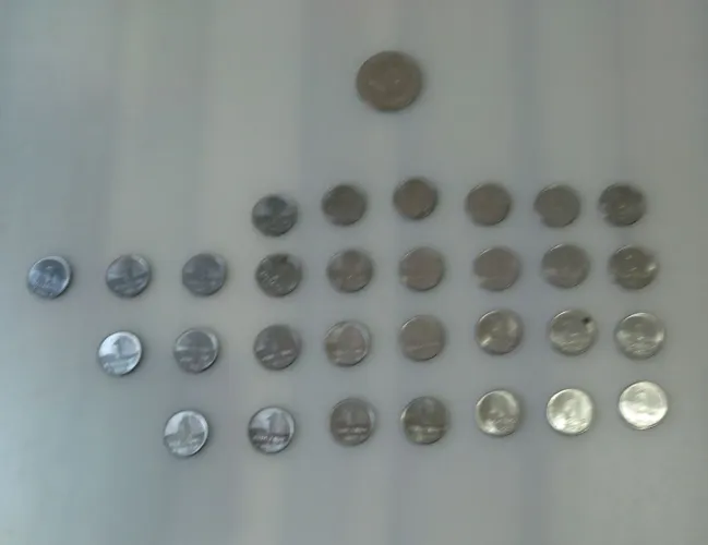 Kit contendo 31 moedas antigas do Brasil.