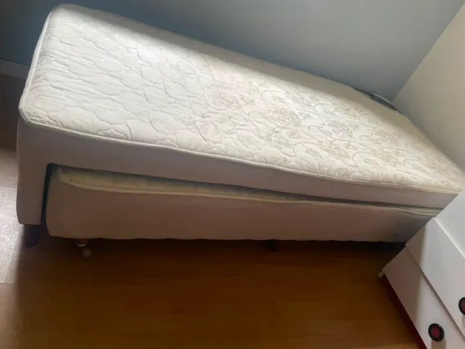 Cama solteiro com auxiliar