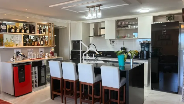 Belissimo apto Reformado - 98M2 - Ventilado - 8º Andar - Localização - Corrais de Ponta Ne