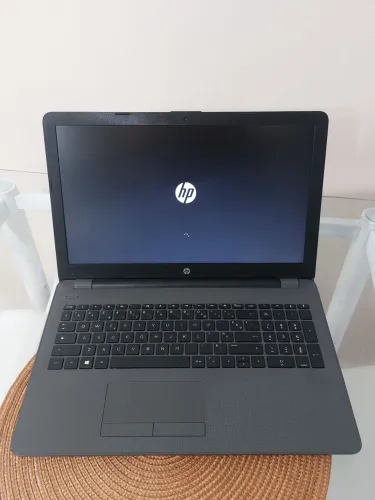 Notebook HP 15.6 - ssd 120- 8gb de ram! Ótimo para estudos tela grande