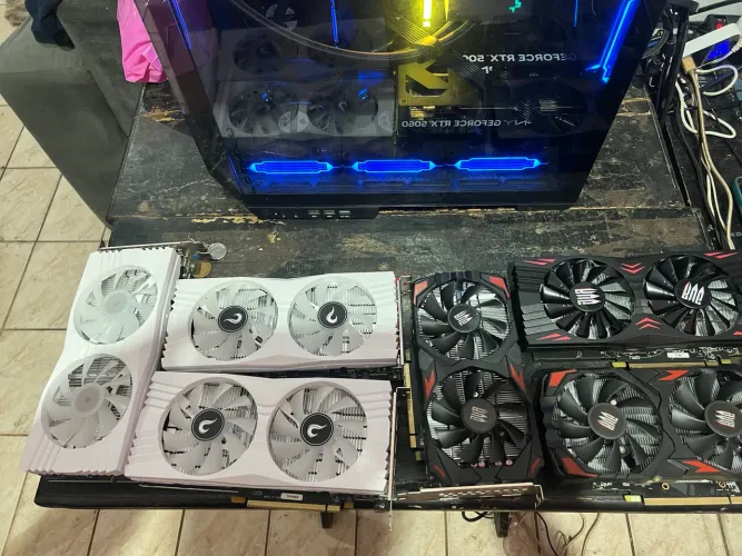 Rx 580 8 GB branca e preta