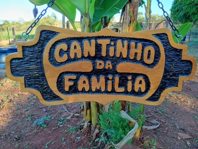 placa decorativa intakhada em madeira
