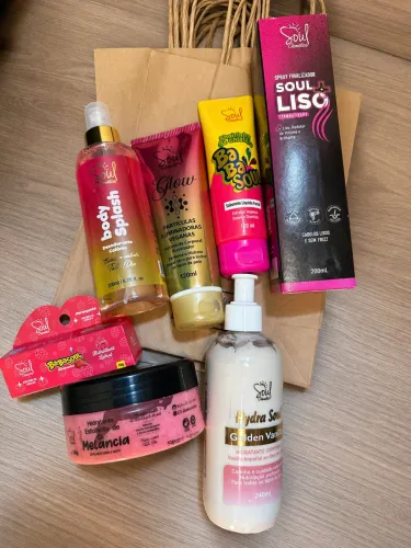 Kit presente perfume creme batom brilho labial