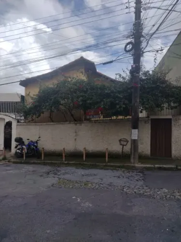 LINDA CASA NO ALTO BARROCA EM BELO HORIZONTE