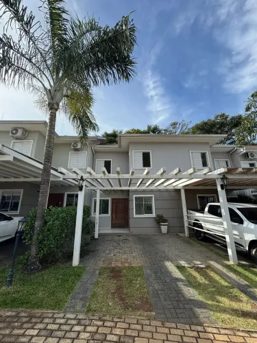 Sobrado em Condomínio - Villagio Venice - 3 quartos - 3 banheiros - 2 vagas garagem