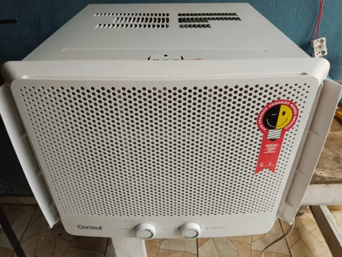 Vendo ar condicionado de 10 mil BTUs  110v gela muito 