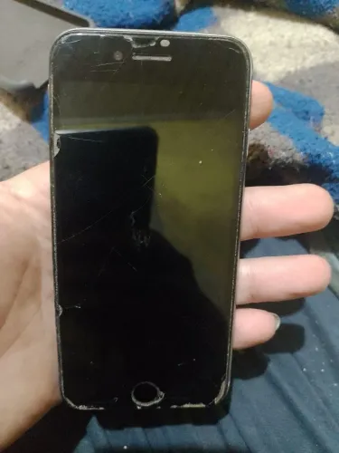 Vendo telefone com a bateria estufada da Apple para usar de peças ou está consertando !