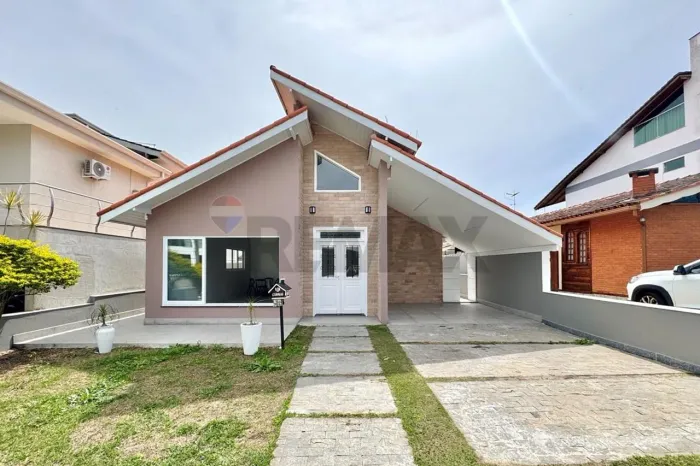 Casa Térrea à Venda no Condomínio Aruã Ecopark com Piscina, Suíte Master e Acessibilidade
