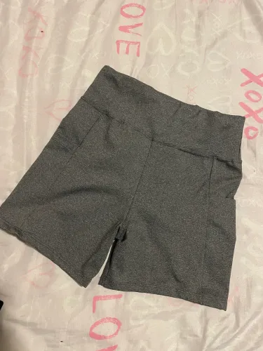 Shorts legging com bolso 