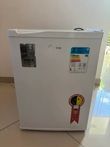Frigobar Midea 71 litros