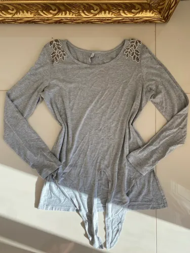  Blusa Manga Longa Cinza Nó Frontal Strass Ombro M - desapego feminino Nova