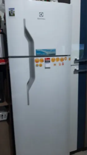 Vendo geladeira 500,00