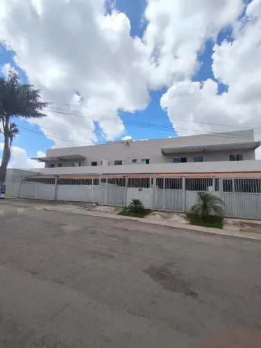 Alugo imovel de 2 quartos com vaga de garagem sobradinho 2