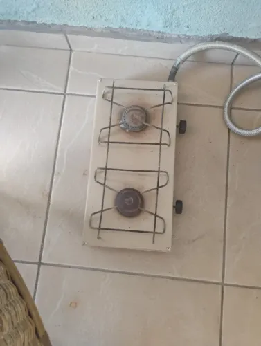 Chapa de sanduíche e tapioca e fogão de 02 boca