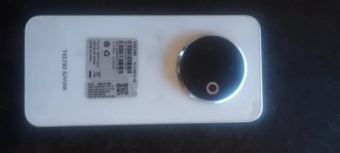 VENDO. TECNO SPARK 30C!! Chama whats