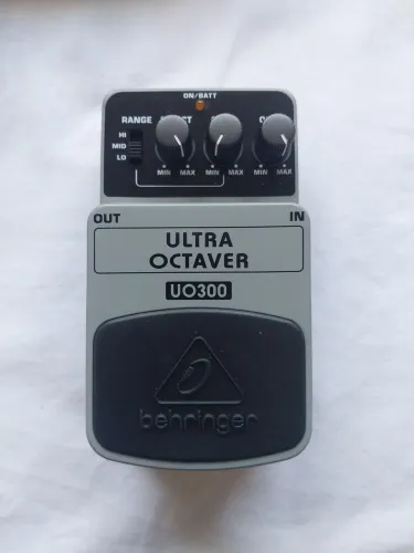 Pedal behringer oitavador