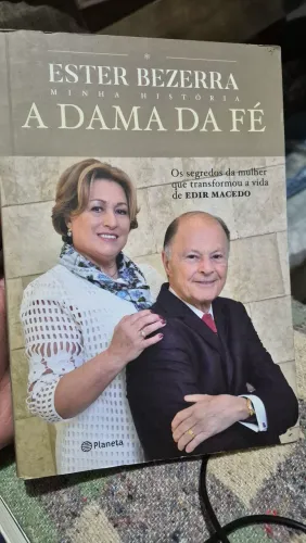 A dama da fé - Ester Bezerra (USADO)