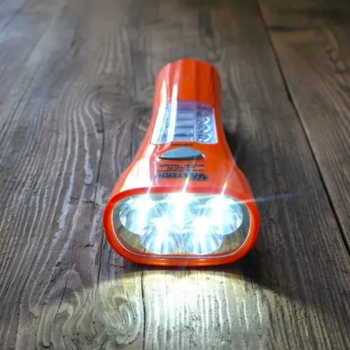 Lanterna Recarregável Western com Rádio FM - 127V/220V