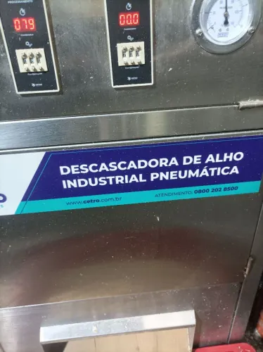 Máquina de descascar alho ?
