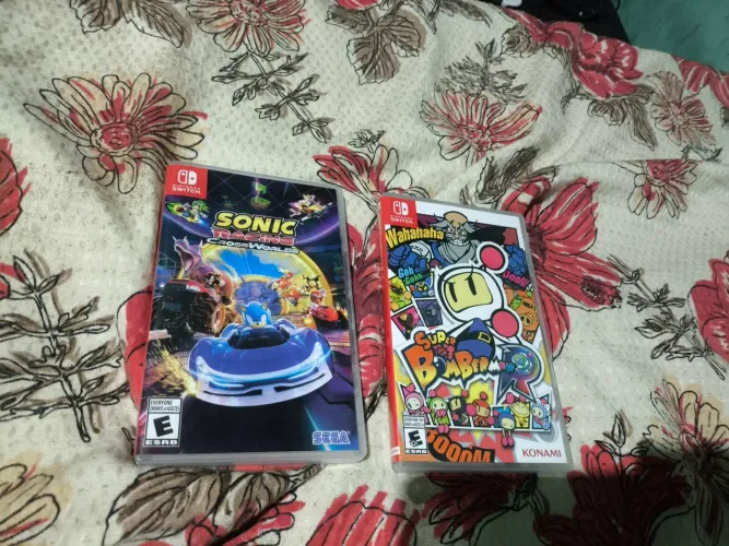 2 jogos de Nintendo Switch - Sonic Racing Crossworlds e Super Bomberman R