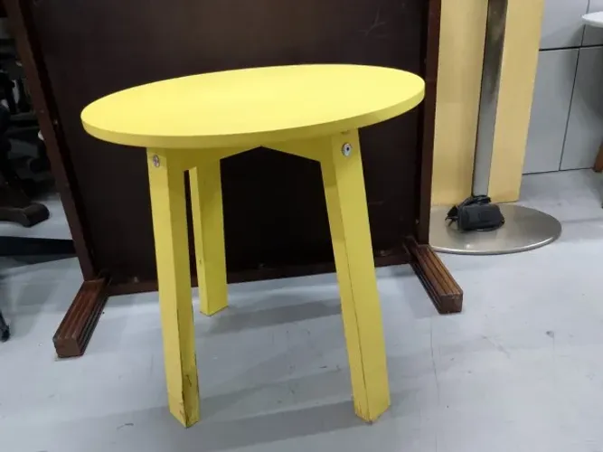 Mesa De Apoio Amarela