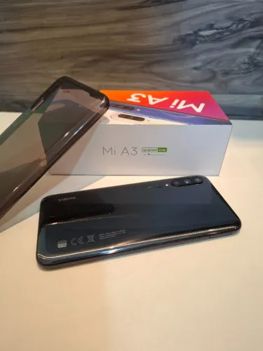 Celular Xiaomi Mi A3 + Capinha Preta (BRINDE)