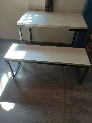 Banco e mesa metalon , reforçados.