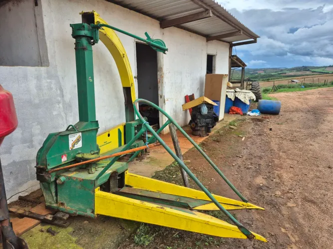 Ensiladeira JF 90Z10 único dono. Impecável