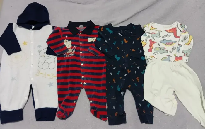 Roupinhas para bebê menino tamanhos 3 a 6 meses 