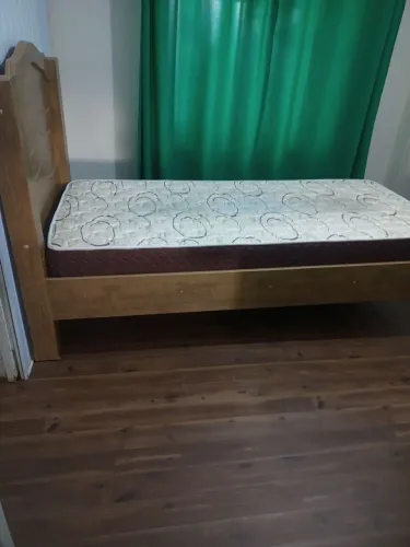 Vendo uma cama de solteiro mais colchão