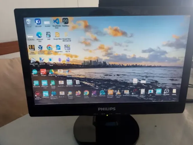 Monitor Philips LCD 15.6" VGA e HDMI