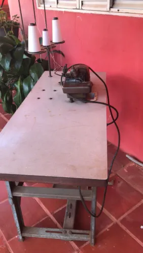 MAQUINA DE COSTURA CHINESINHA OVERLOCK COM BANCADA