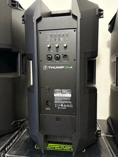 Caixa De Som Mackie 12 Thump12v4 Bt - 1400w