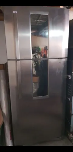 Geladeira Eletrolux de inox 