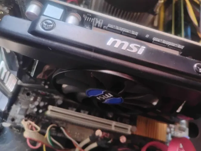 Placa de vídeo - NVIDIA GeForce GT 740 (2GB / PCI-E) - MSI - N740-2GD3