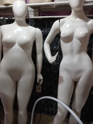 Vendo manequins para loja