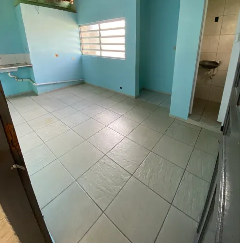 Alugo 1 cômodo grande 750,00 incluso água e luz 